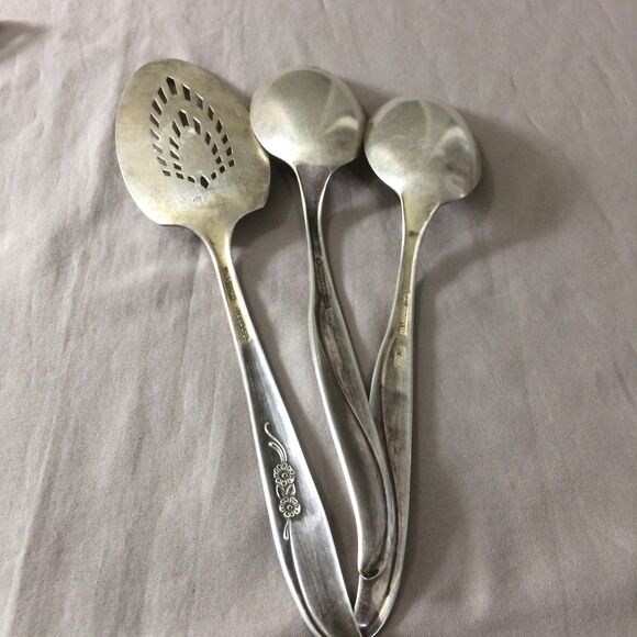 Vintage Silverplate Serving Pieces Lot Floral Swirl Pattern 2 Spoons, Pie Server - Picture 2 of 7